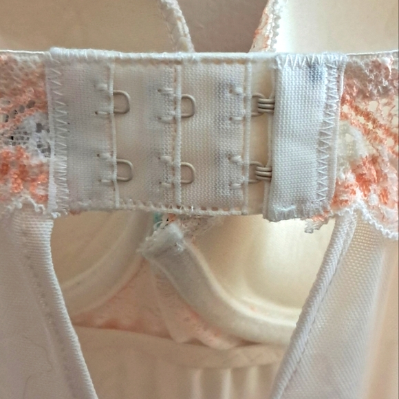 Elegant Lace Trim Chemise in Soft Pink - Picture 5 of 5